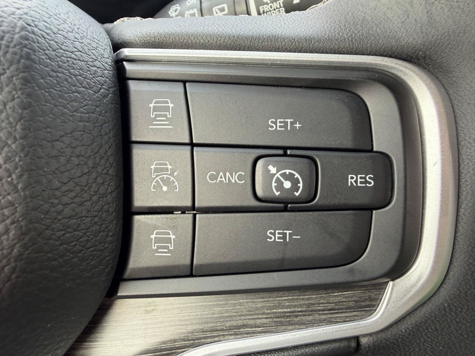 Used 2024 Jeep Wagoneer L Series II w/ Flexible Seating Group AWD/4WD image 16