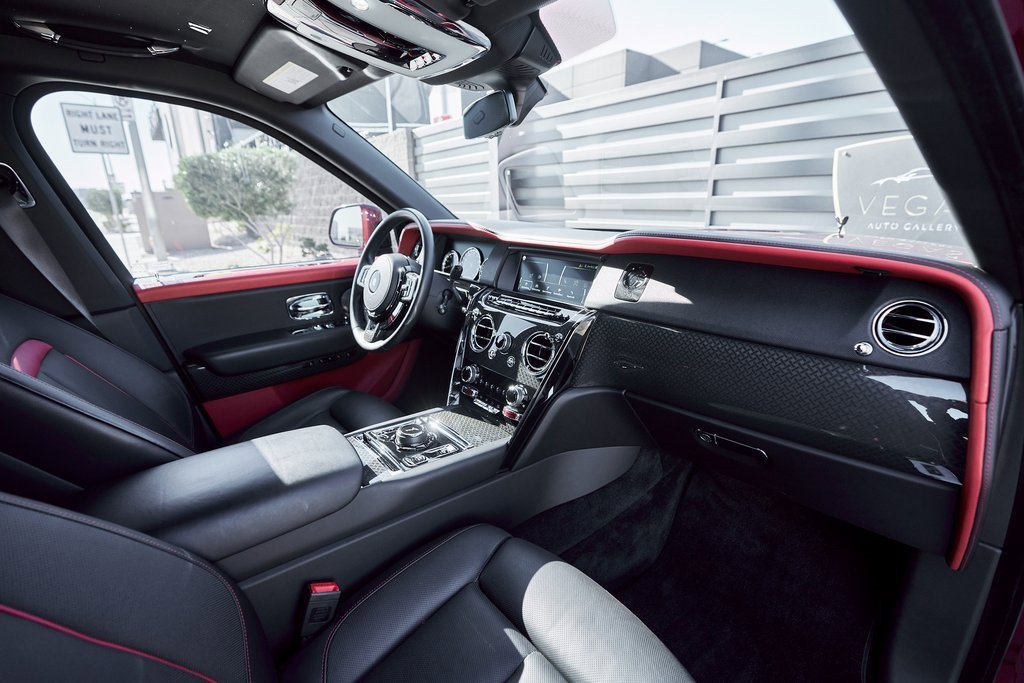 Used 2022 Rolls-Royce Cullinan Black Badge image 42