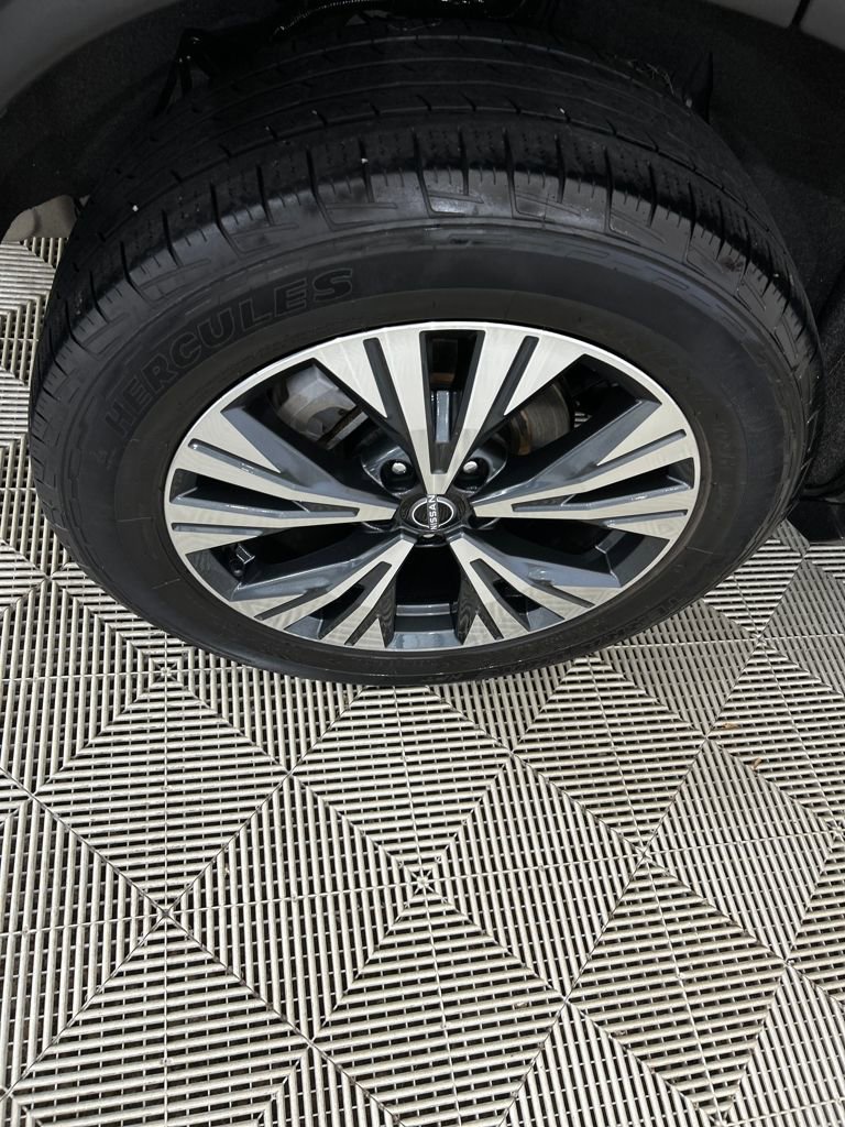 Used 2023 Nissan Rogue SV image 12