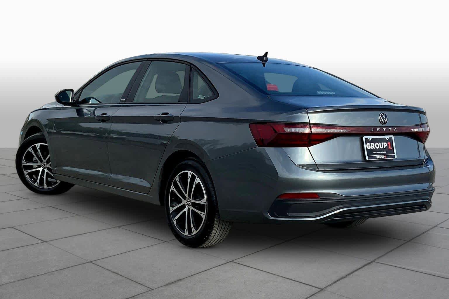Used 2025 Volkswagen Jetta Sport image 12