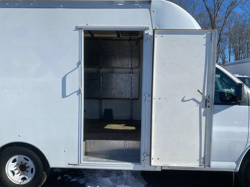 Used 2019 GMC Savana 3500 w/ Power Convenience Package RWD image 28