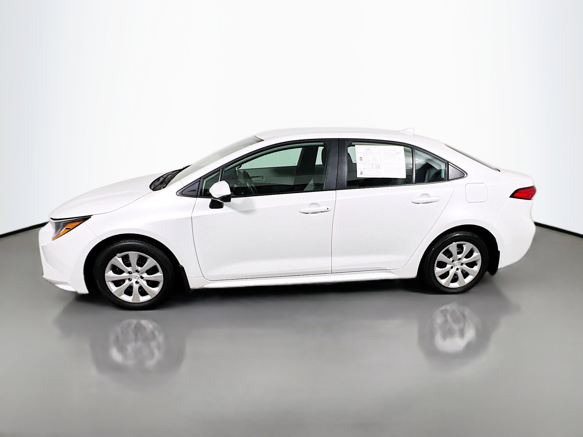 Used 2025 Toyota Corolla LE image 9