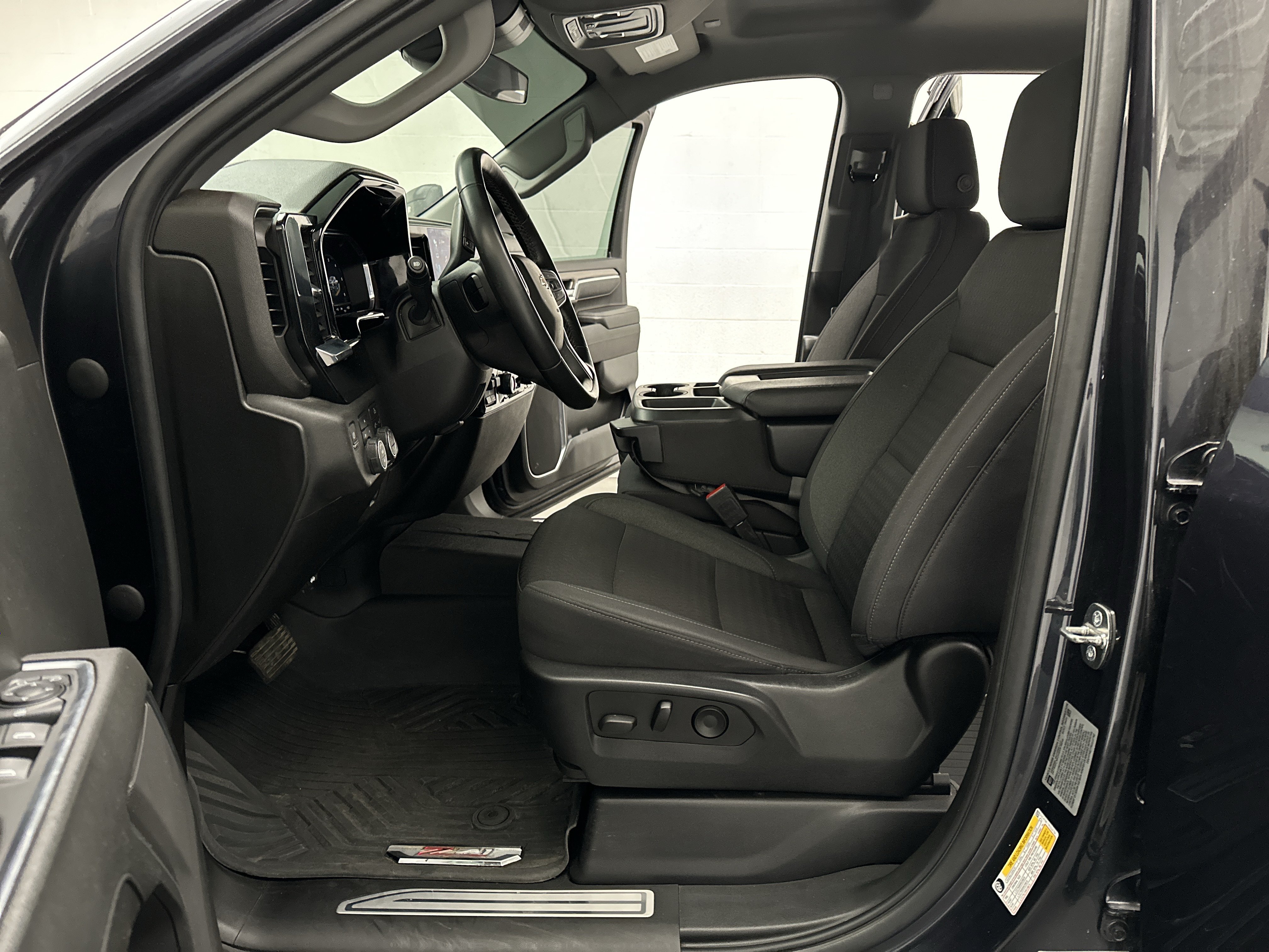 Used 2024 Chevrolet Silverado 2500 LT AWD/4WD image 17