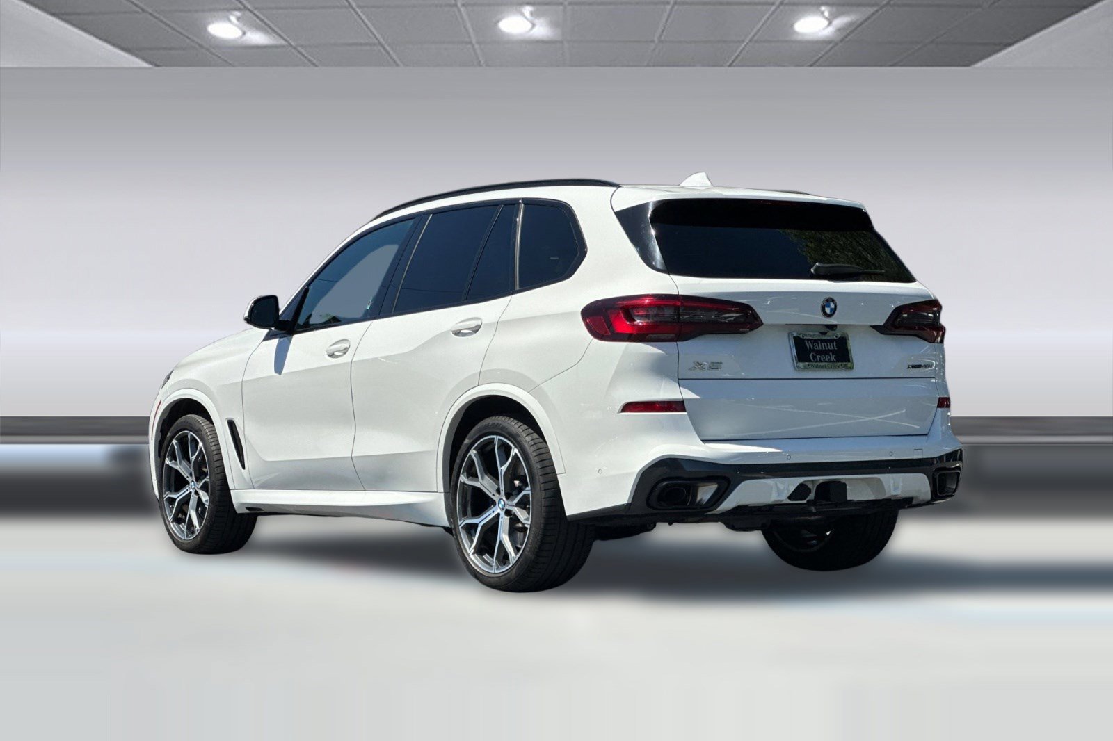 Used 2021 BMW X5 xDrive40i w/ M Sport Package AWD/4WD image 3