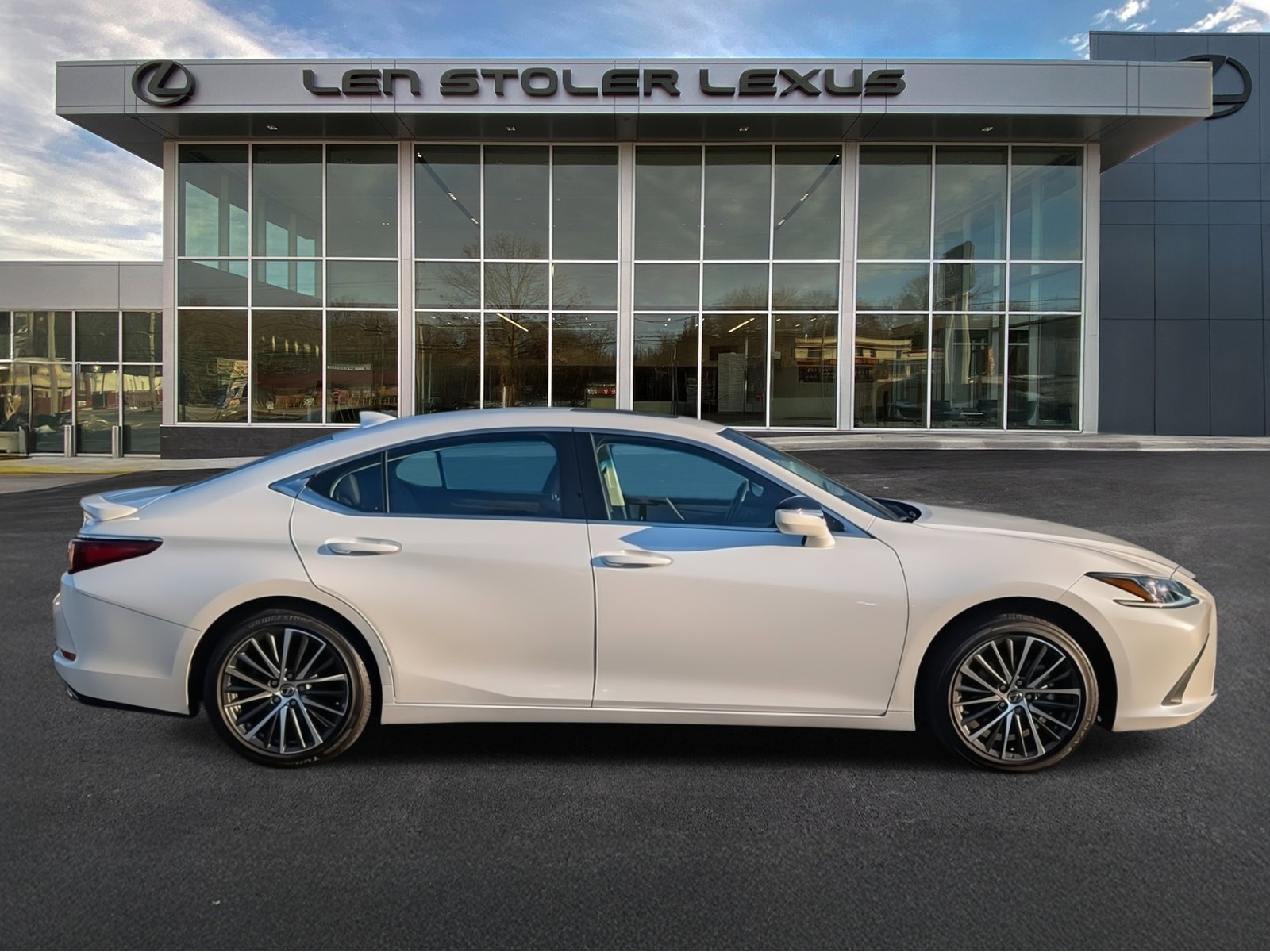 Certified 2023 Lexus ES 350 w/ Premium Package image 2