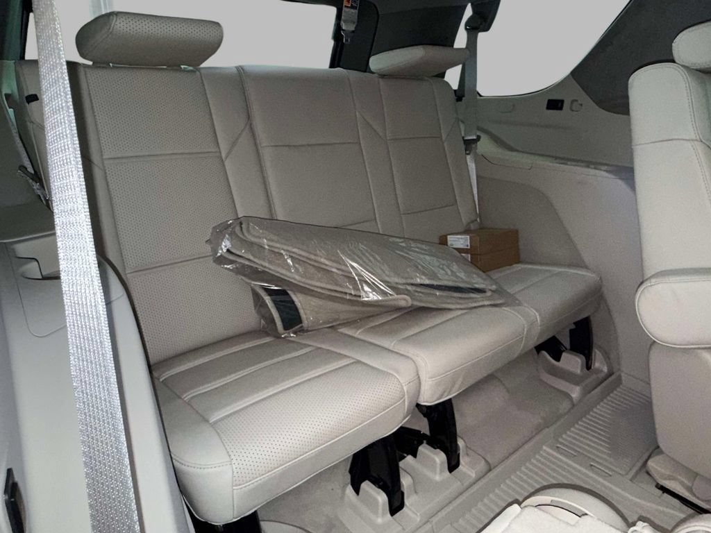 Used 2026 Cadillac Escalade Platinum Sport w/ LPO, ONYX Package AWD/4WD image 17