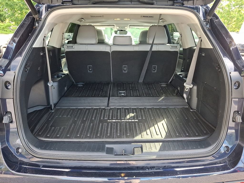 Used 2020 Toyota Highlander XLE AWD/4WD image 31