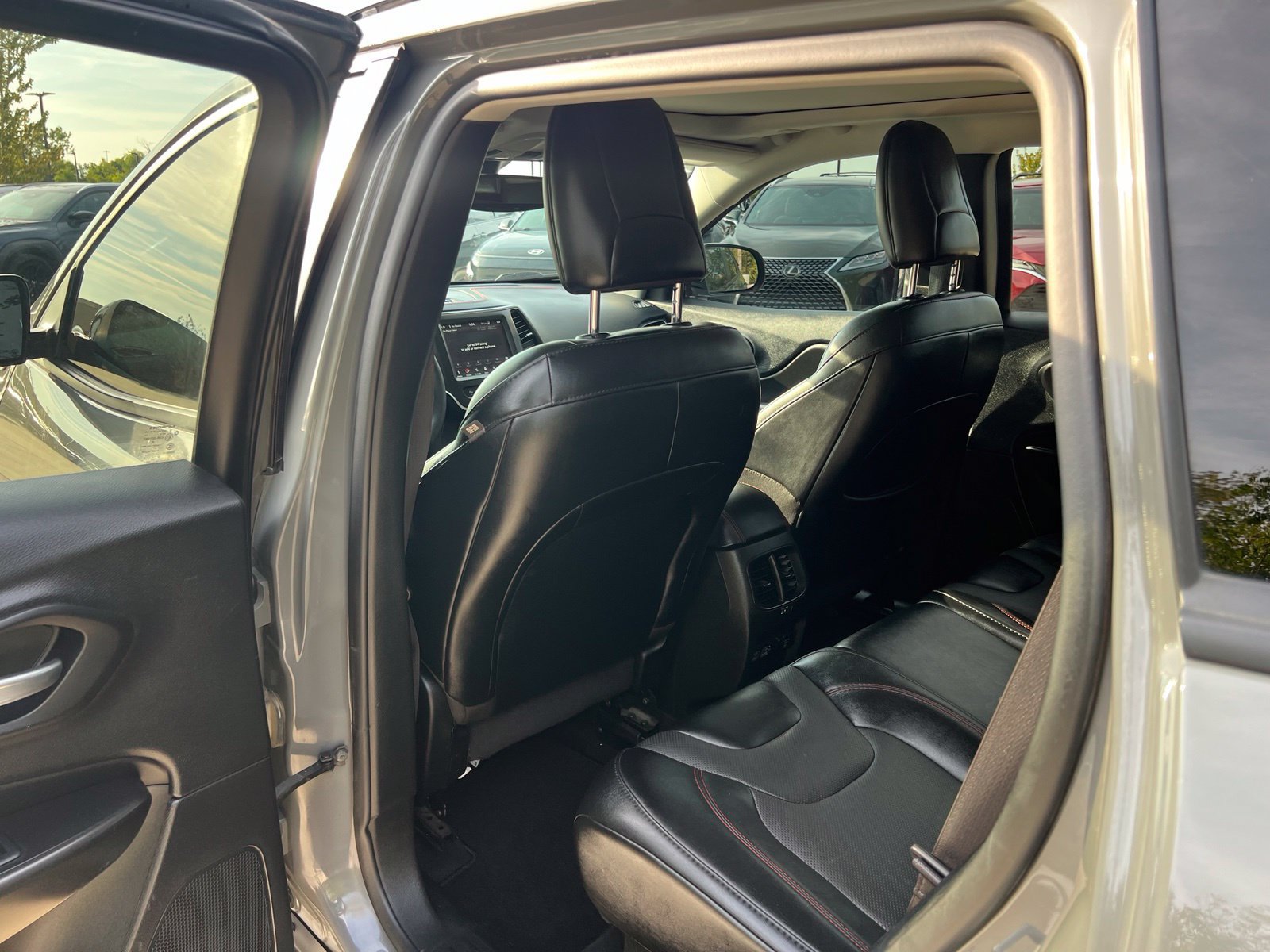 Used 2023 Jeep Cherokee Trailhawk w/ Sun & Sound Group AWD/4WD image 16