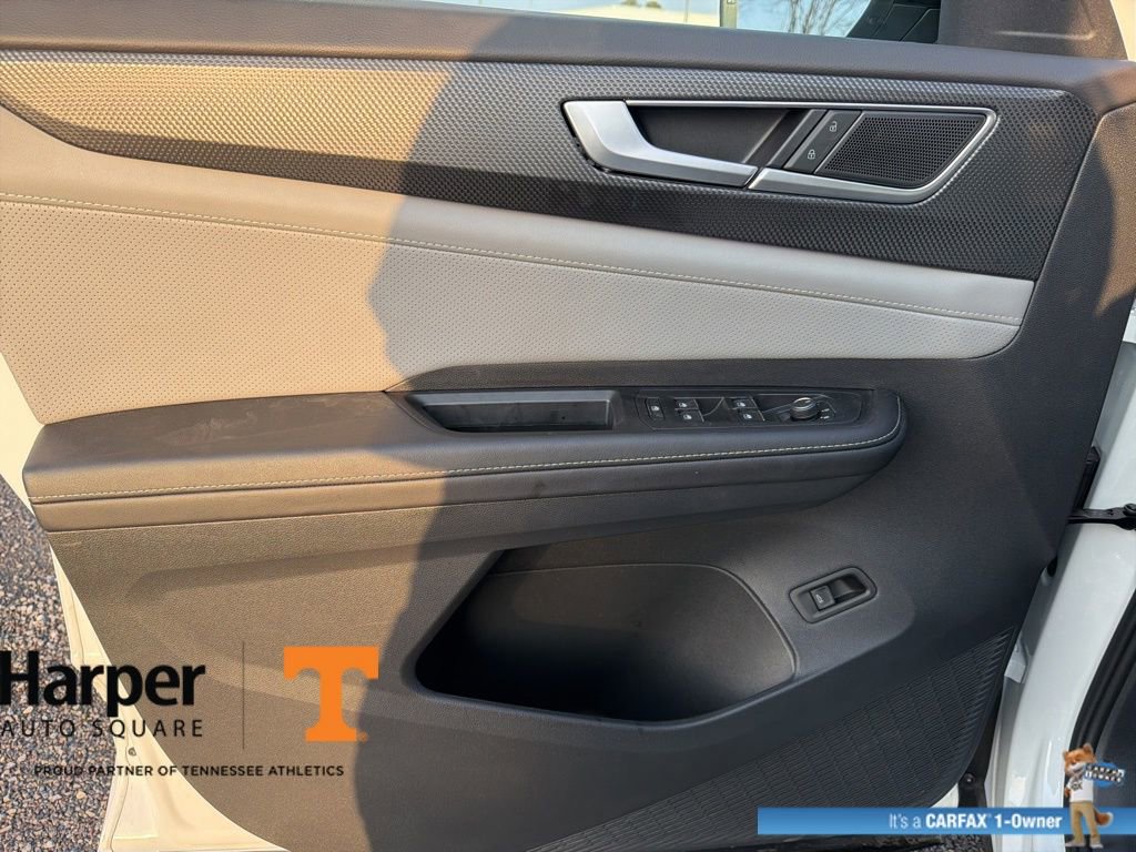 Used 2025 Volkswagen Atlas Cross Sport SEL R-Line image 19