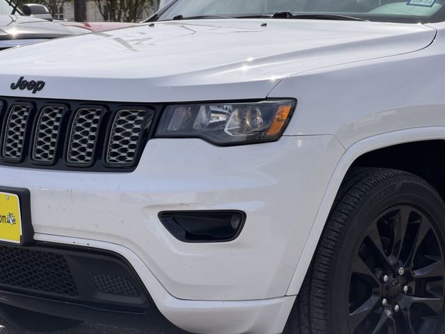 Used 2017 Jeep Grand Cherokee Altitude image 5