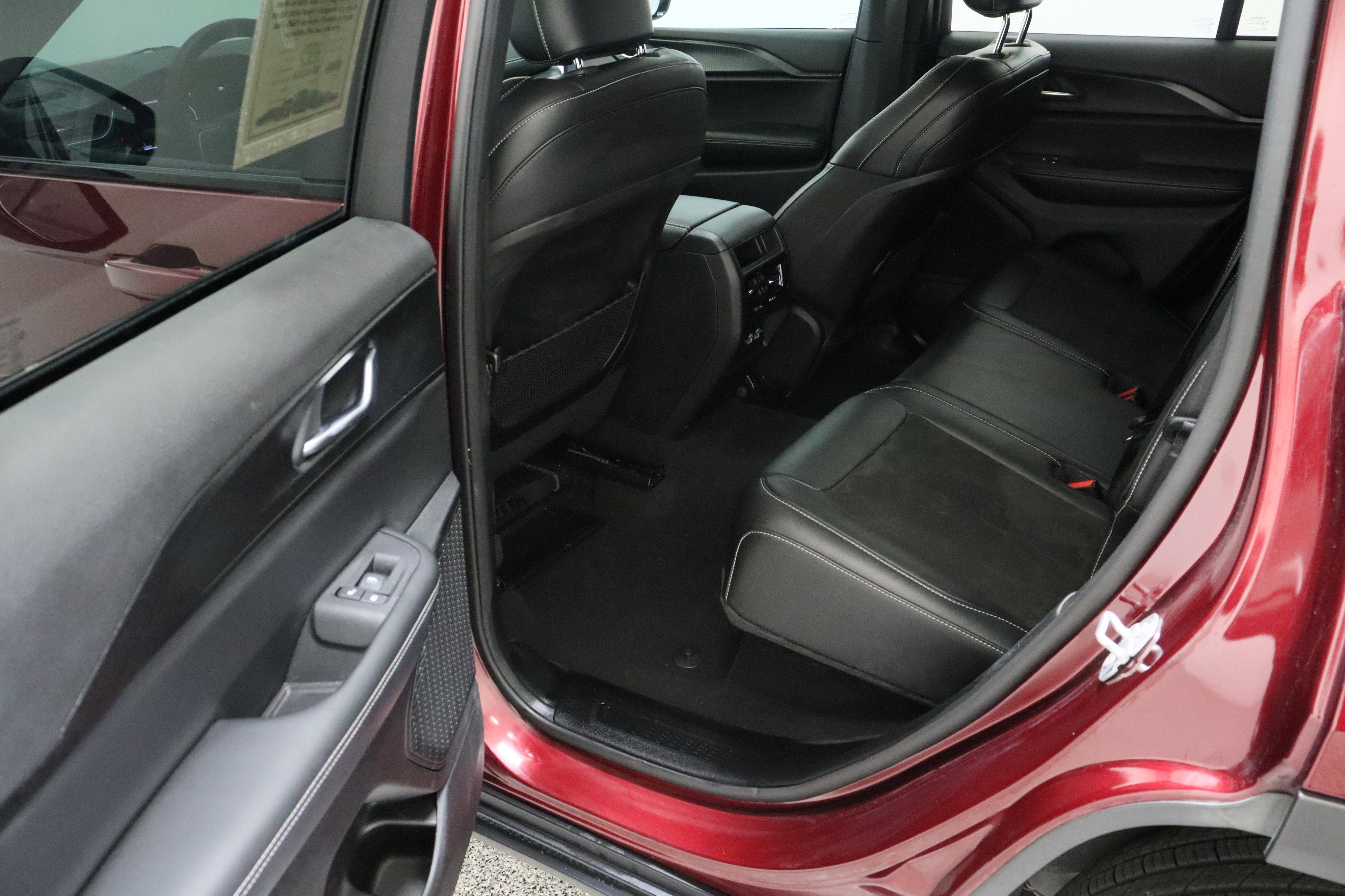 Used 2025 Jeep Grand Cherokee Altitude AWD/4WD image 29