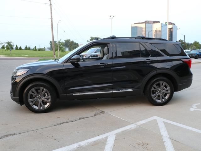 Used 2025 Ford Explorer Active w/ Active Comfort Package AWD/4WD image 4
