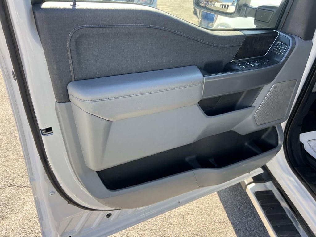 Used 2022 Ford F150 Lariat w/ Equipment Group 502A High image 10