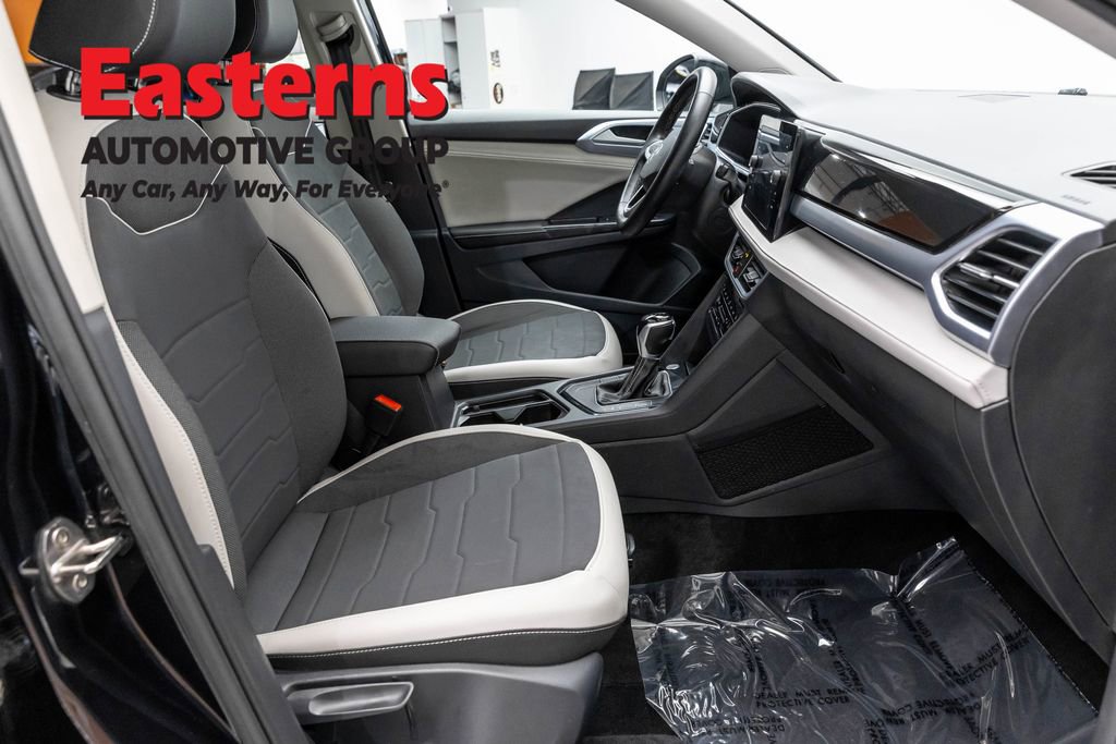 Used 2025 Volkswagen Taos SE FWD image 23