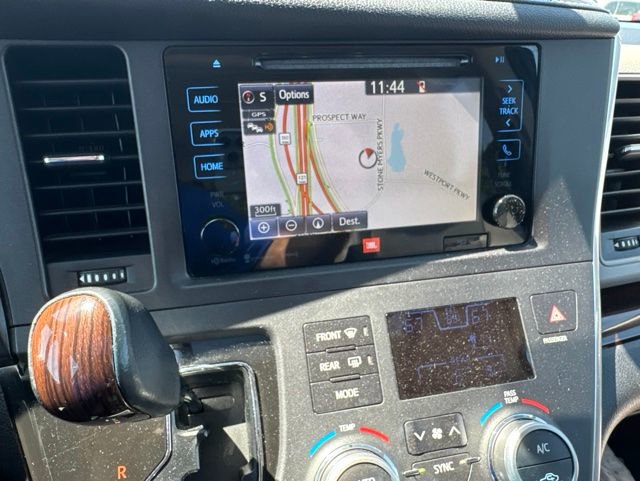 Used 2017 Toyota Sienna Limited Premium FWD image 11