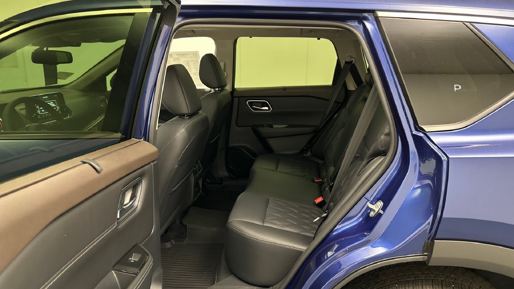 Certified 2023 Nissan Rogue Platinum AWD/4WD image 10