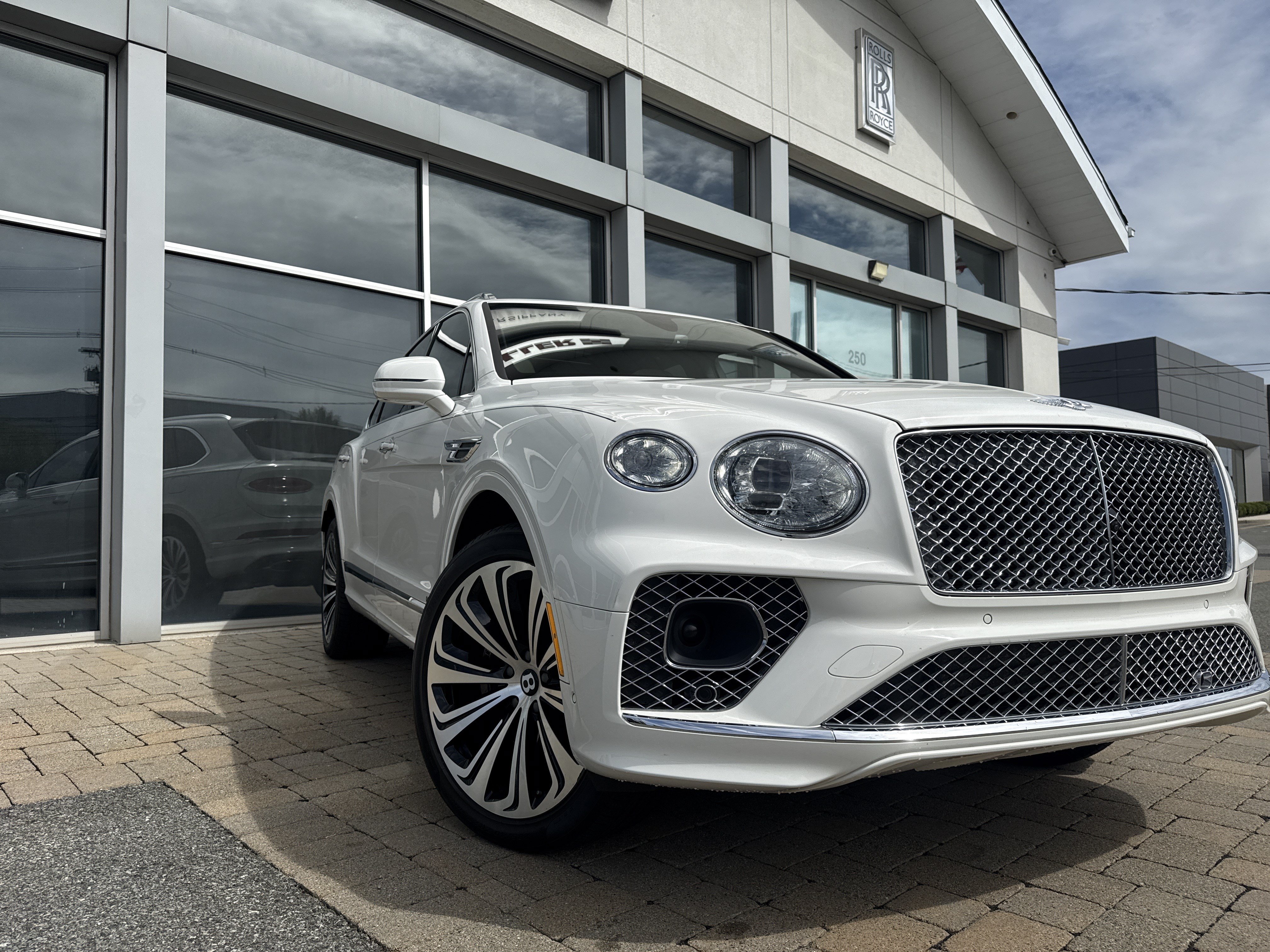Used 2022 Bentley Bentayga AWD/4WD image 34