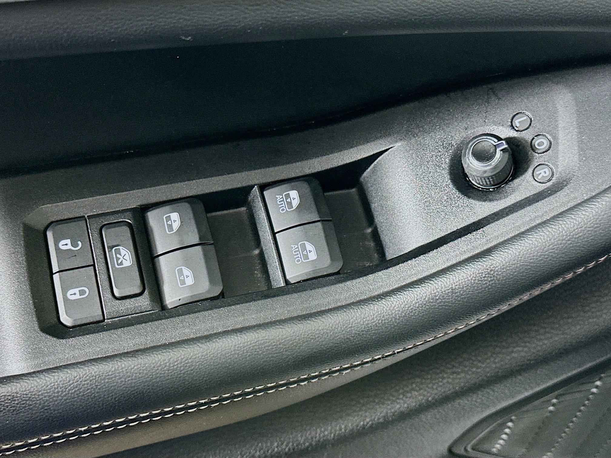 Used 2024 Jeep Grand Cherokee Limited image 15