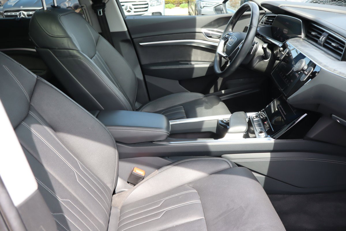 Used 2021 Audi e-tron Prestige w/ Prestige Package AWD/4WD image 14