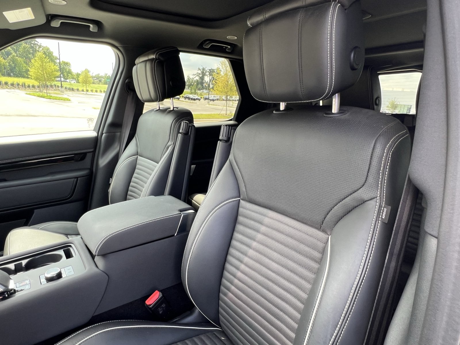Used 2023 Land Rover Discovery Metropolitan Edition AWD/4WD image 15