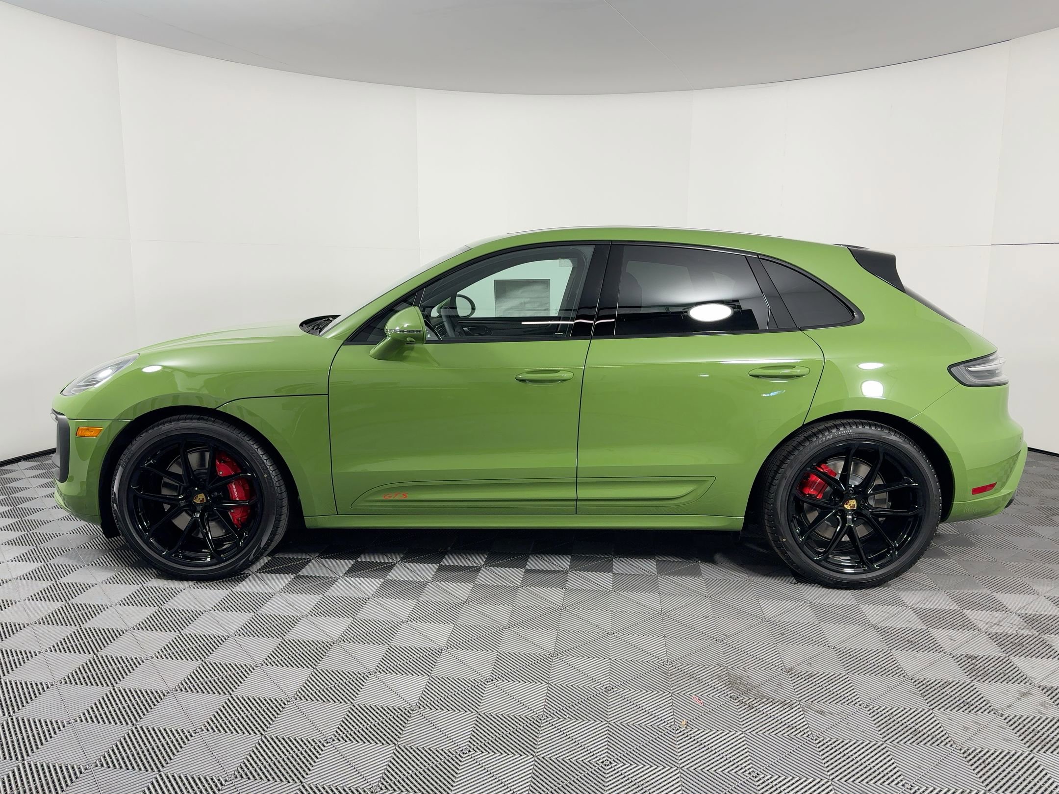 Used 2026 Porsche Macan GTS AWD/4WD image 2