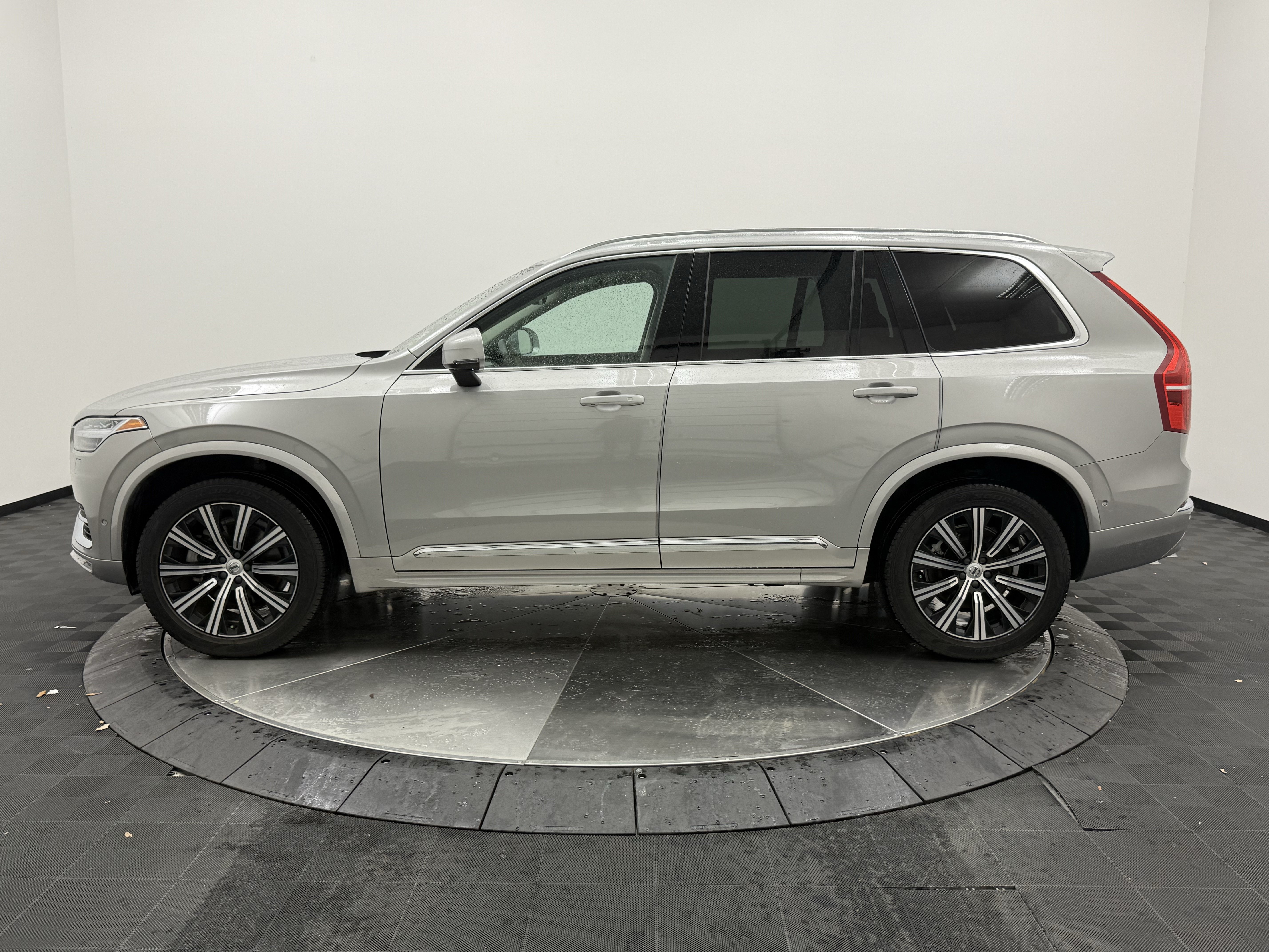 Used 2023 Volvo XC90 B6 Plus w/ Protection Package AWD/4WD image 2