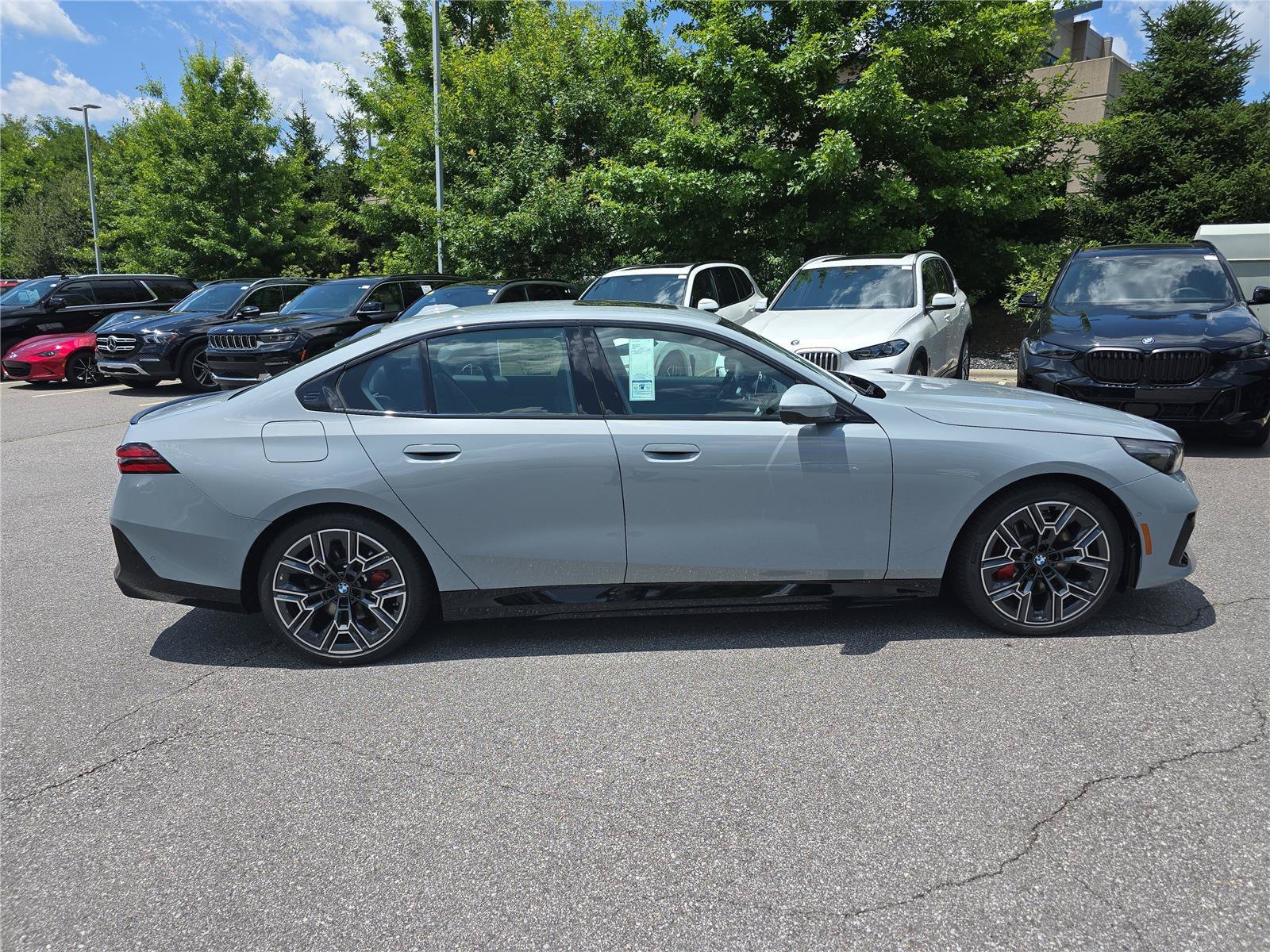 New 2027 BMW i5 xDrive40 w/ M Sport Package AWD/4WD image 2