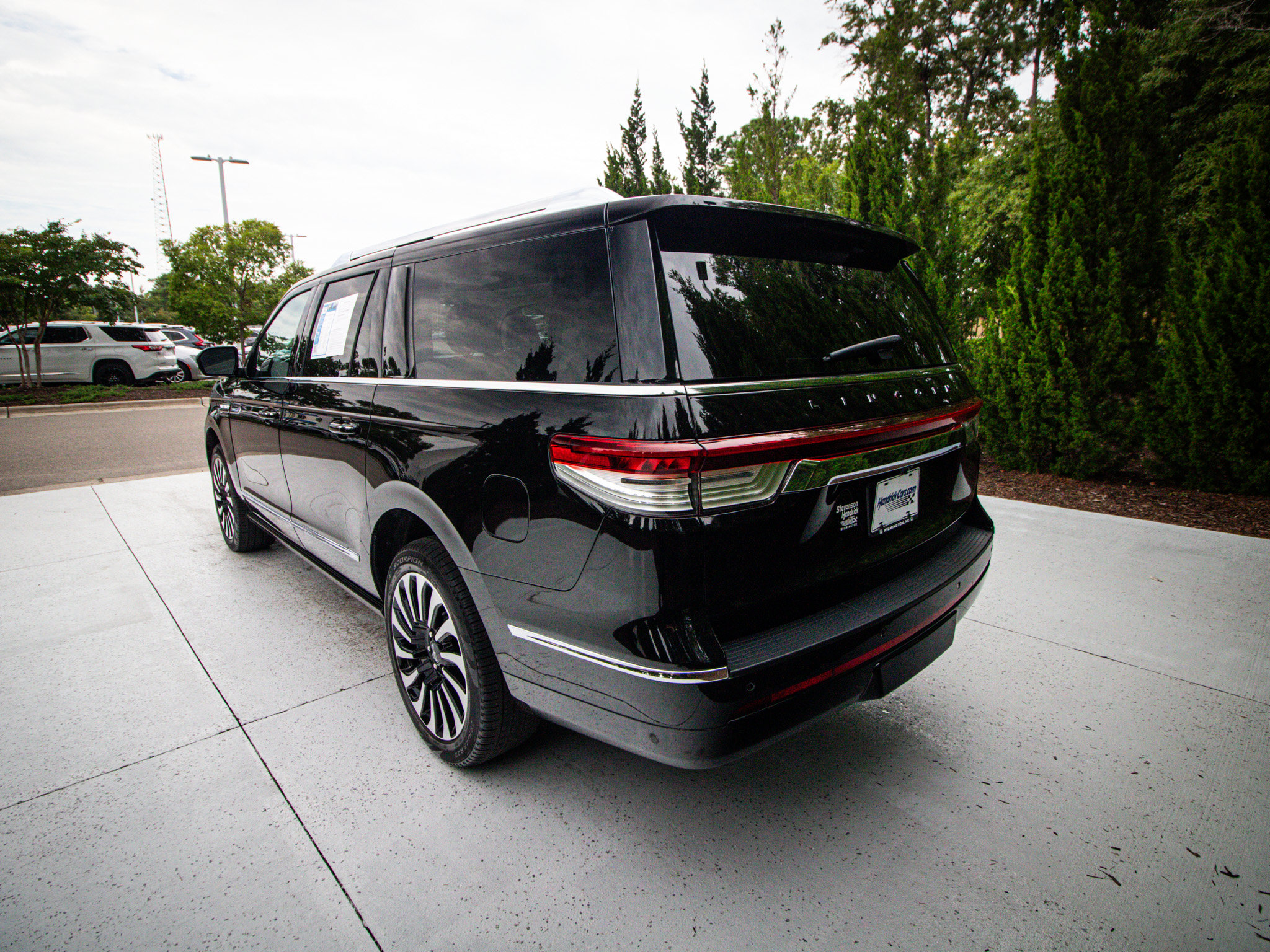 Used 2024 Lincoln Navigator L Black Label AWD/4WD image 8