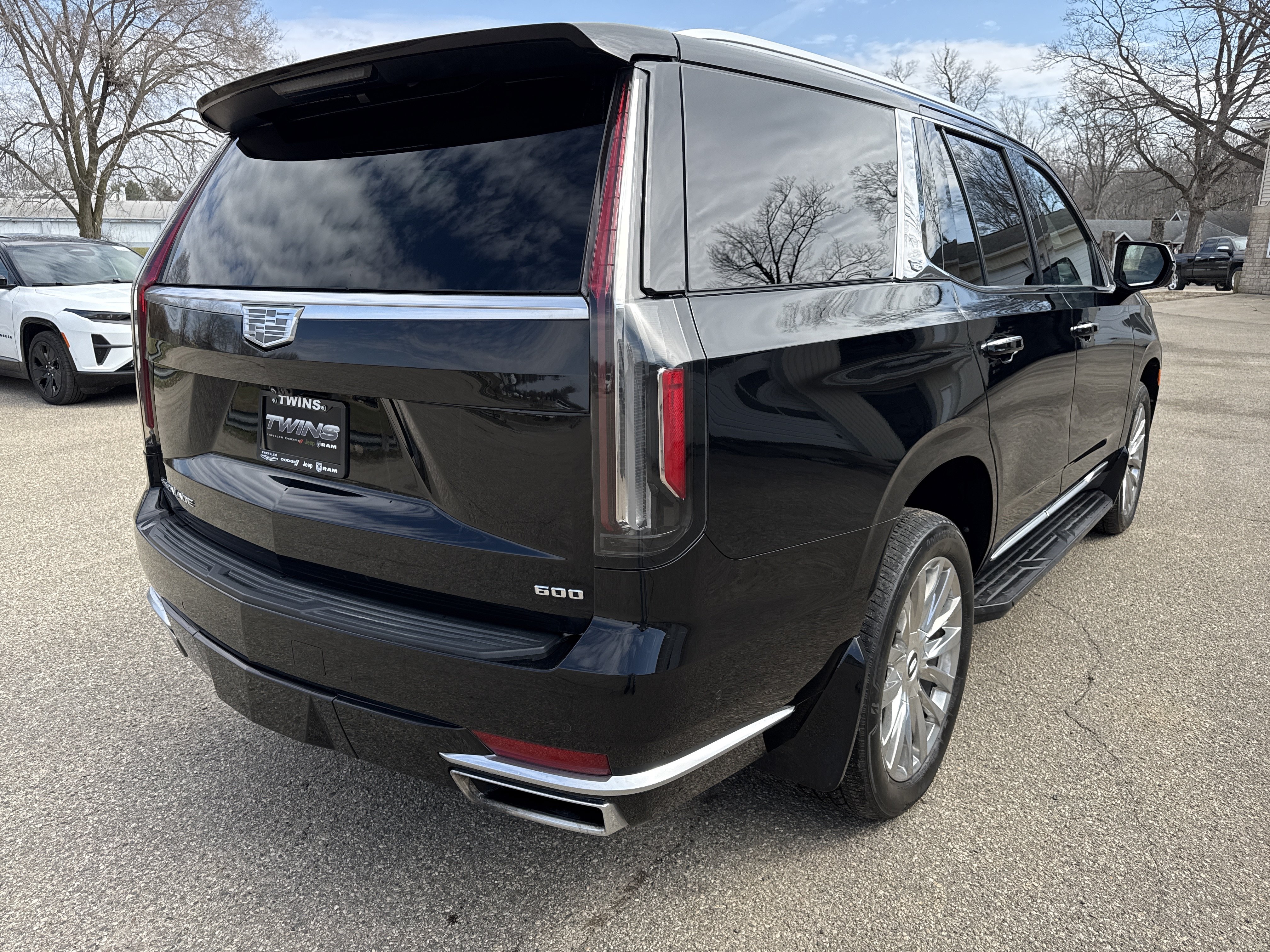 Used 2021 Cadillac Escalade Premium Luxury w/ Performance Package AWD/4WD image 6