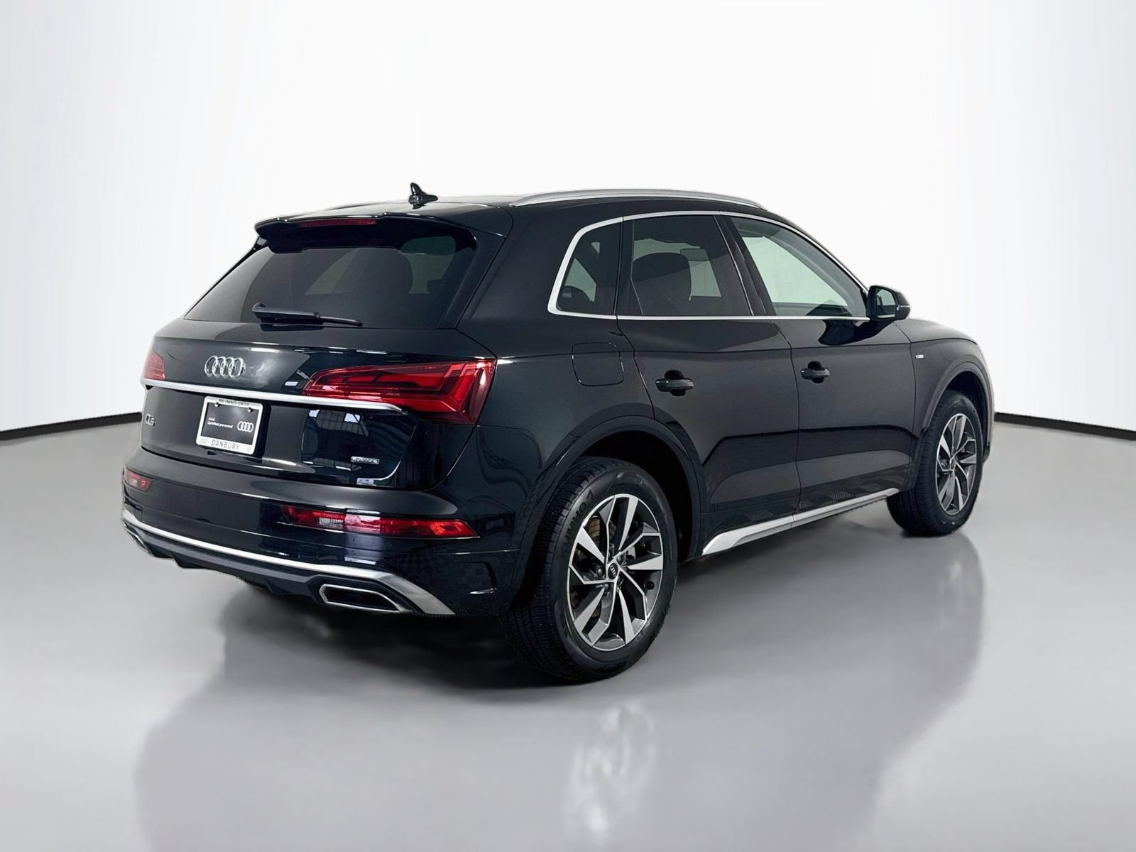 Certified 2024 Audi Q5 2.0T Premium Plus w/ Premium Plus Package AWD/4WD image 9