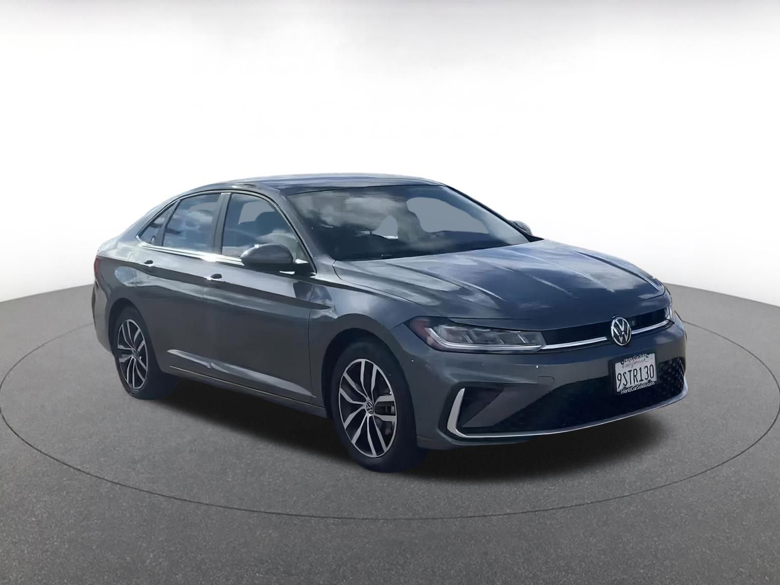 Used 2025 Volkswagen Jetta SE image 3