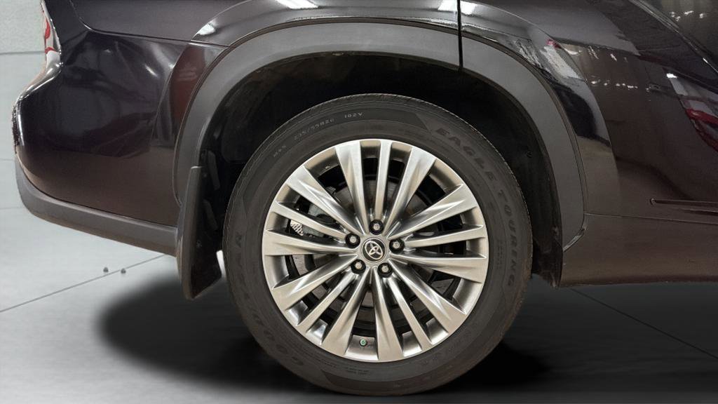 Used 2024 Toyota Highlander Platinum image 27