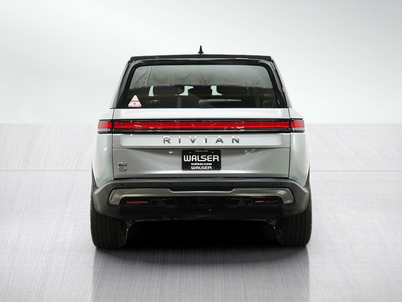Used 2024 Rivian R1S Adventure Dual AWD/4WD image 5