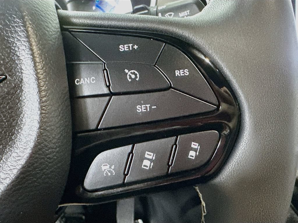 Used 2024 Chrysler Pacifica Premium FWD image 27