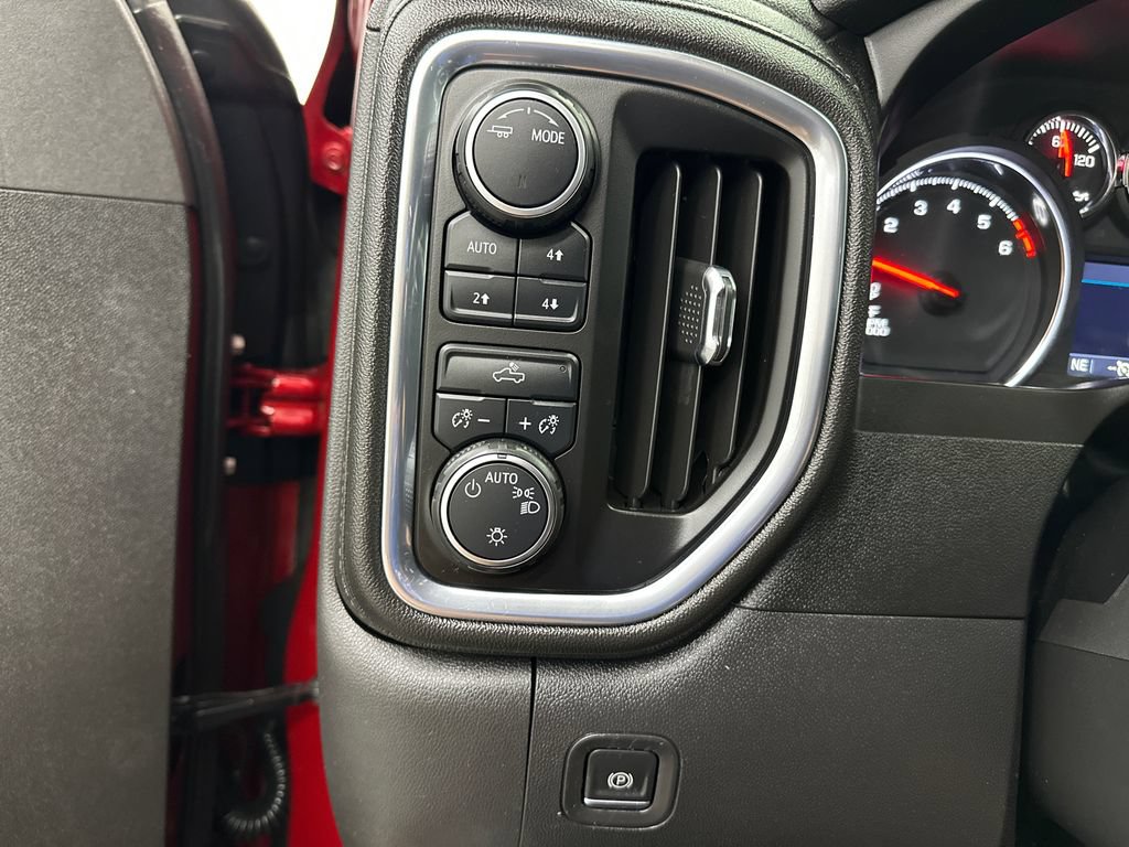 Used 2021 Chevrolet Silverado 1500 LT AWD/4WD image 31