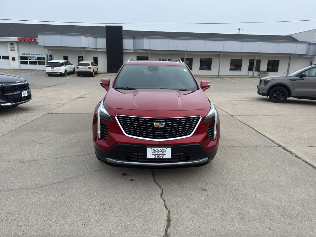 Used 2023 Cadillac XT4 Premium Luxury w/ Technology Package AWD/4WD image 3