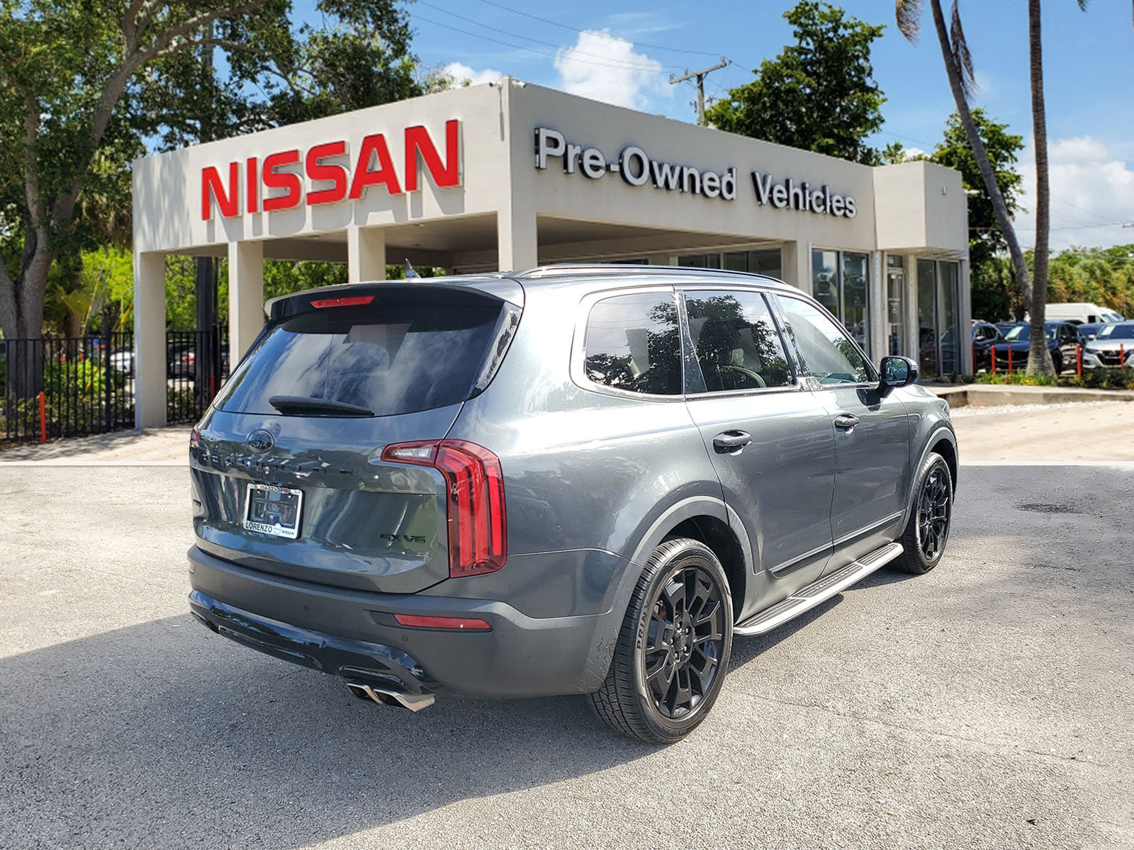 Used 2021 Kia Telluride SX w/ SX Prestige Package image 4
