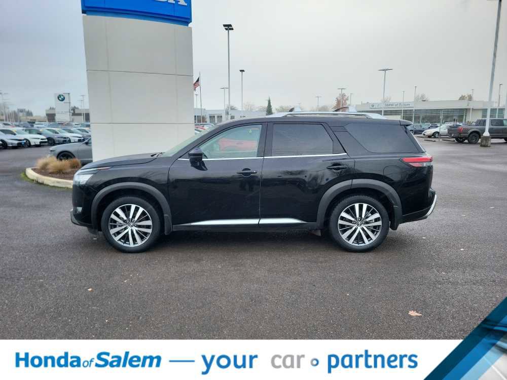 Used 2022 Nissan Pathfinder Platinum w/ Cargo Package image 28