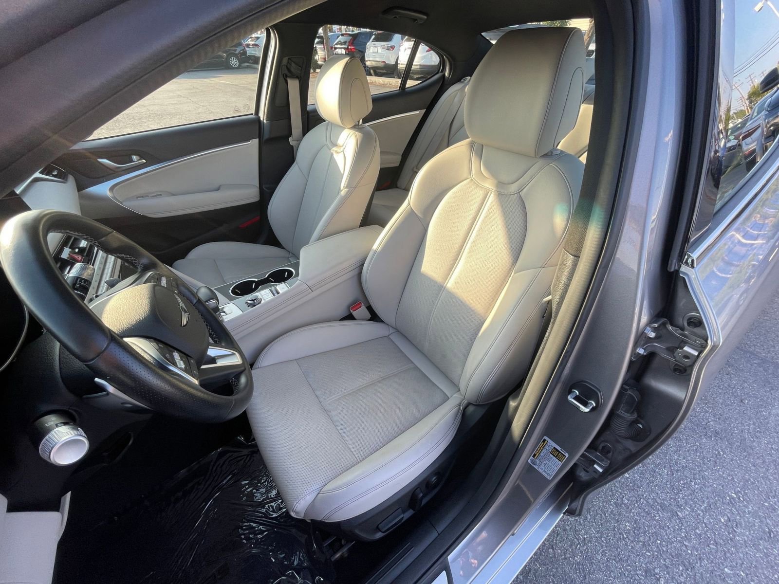 Used 2025 Genesis G70 2.5T image 38