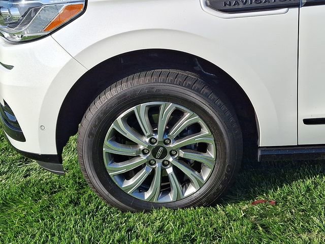 Certified 2024 Lincoln Navigator Premiere image 27