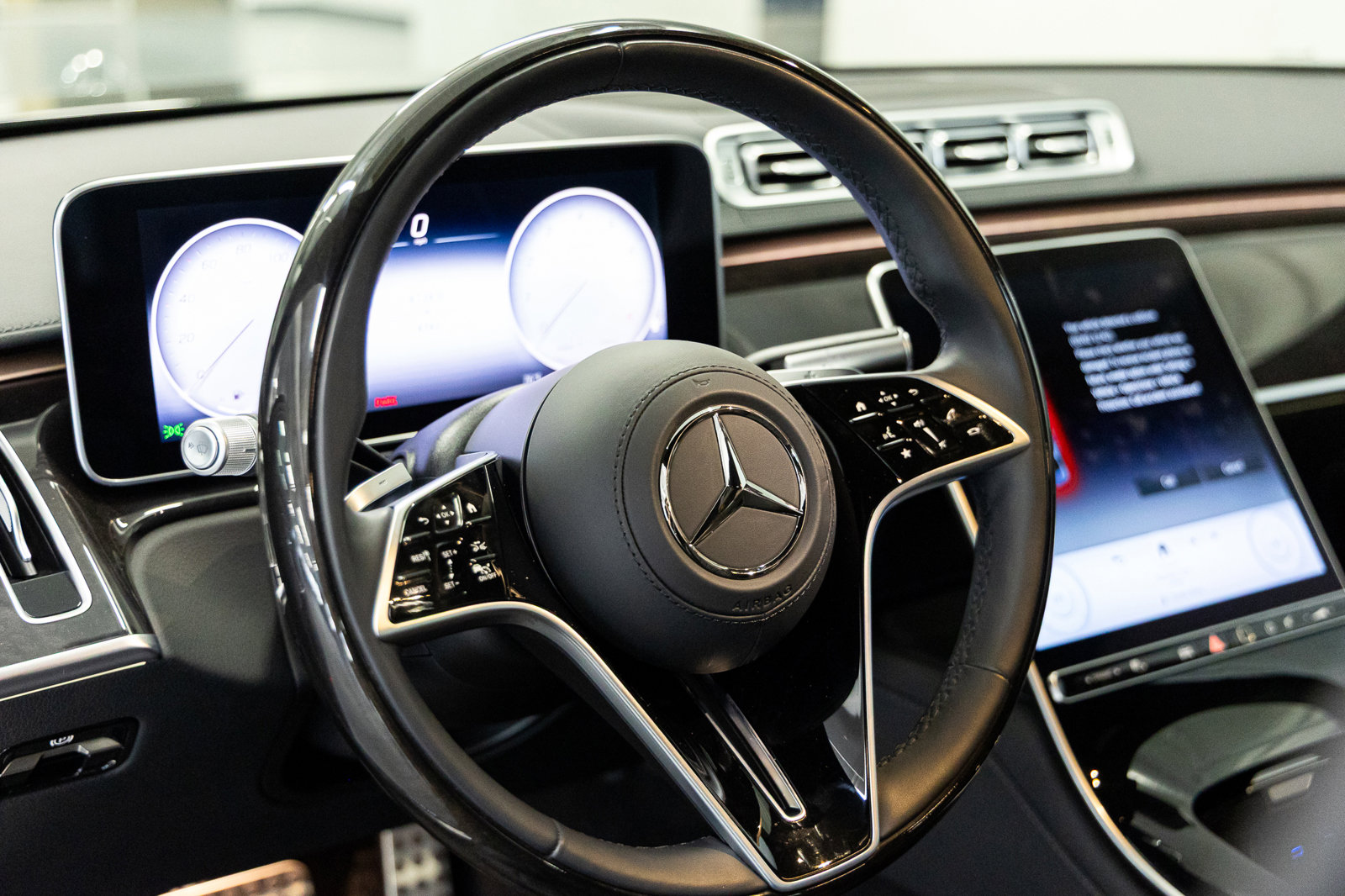 Used 2025 Mercedes-Benz S 580 4MATIC Sedan image 24