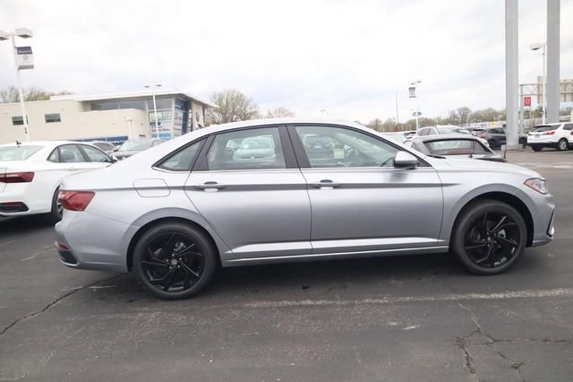 New 2026 Volkswagen Jetta SE image 4