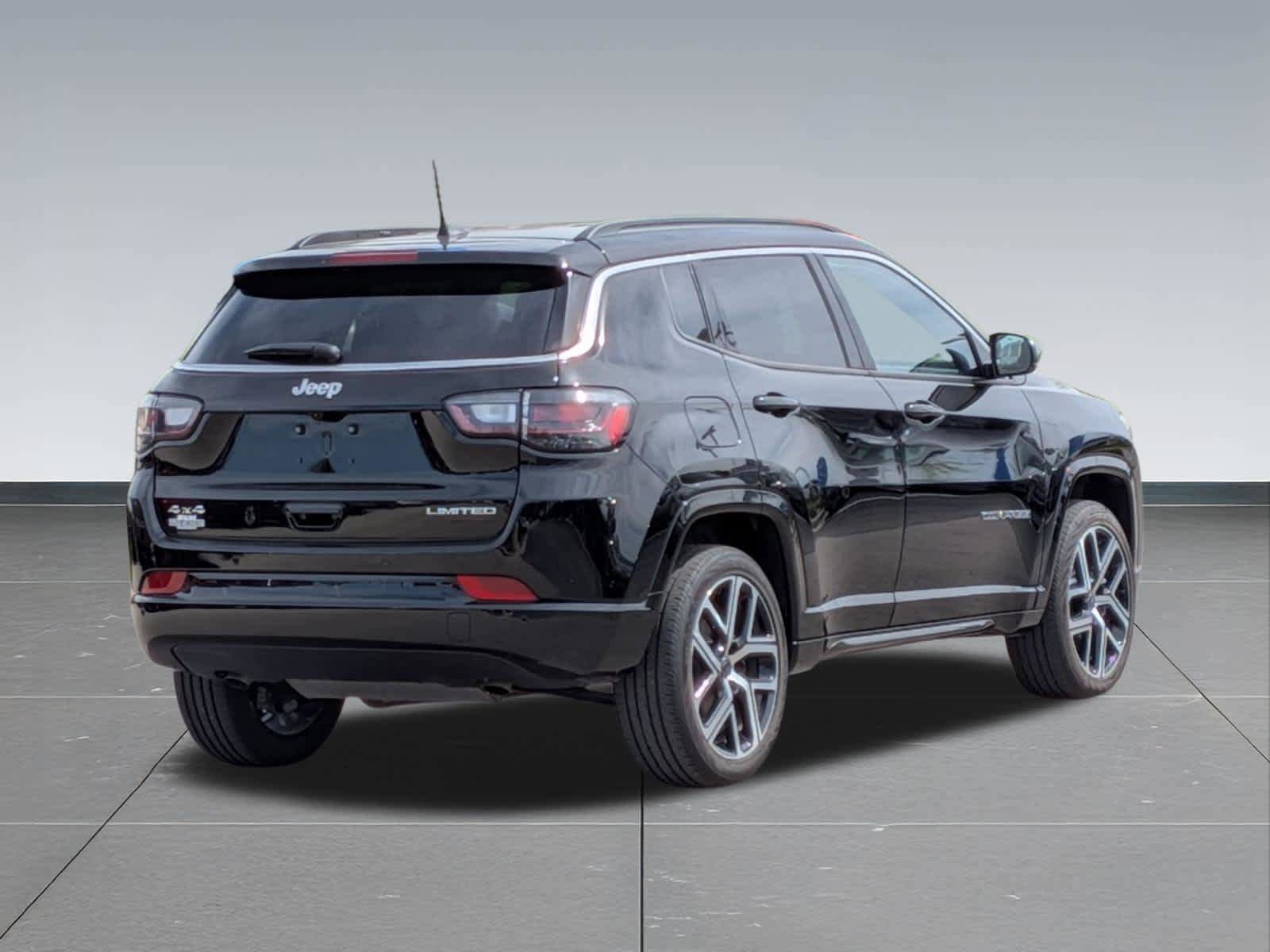Used 2025 Jeep Compass Limited w/ Elite Group AWD/4WD image 5