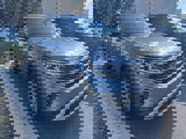 Used 2022 Volkswagen Atlas Cross Sport SE w/ Panoramic Sunroof Package image 1