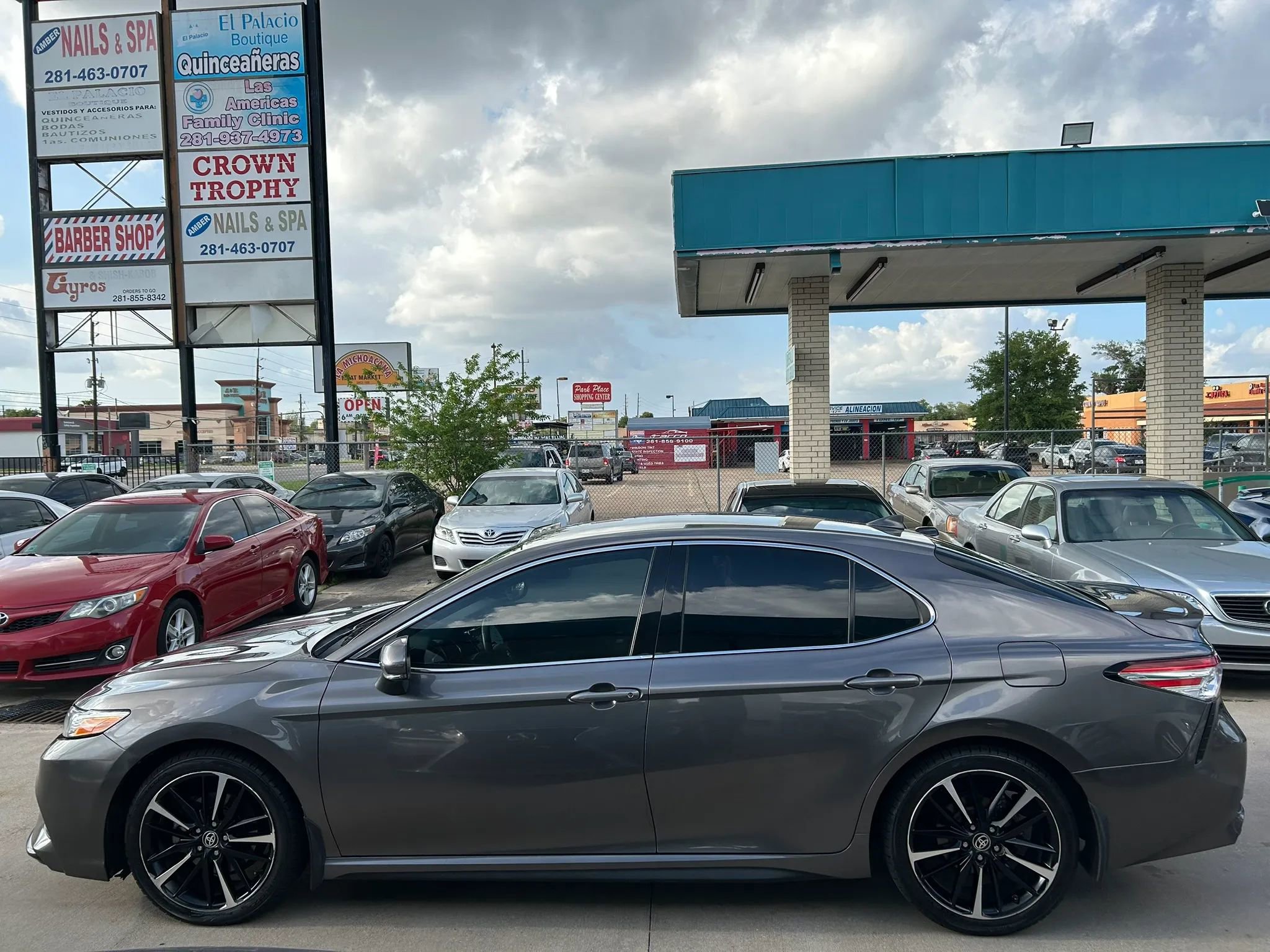 Used 2020 Toyota Camry XSE FWD image 2