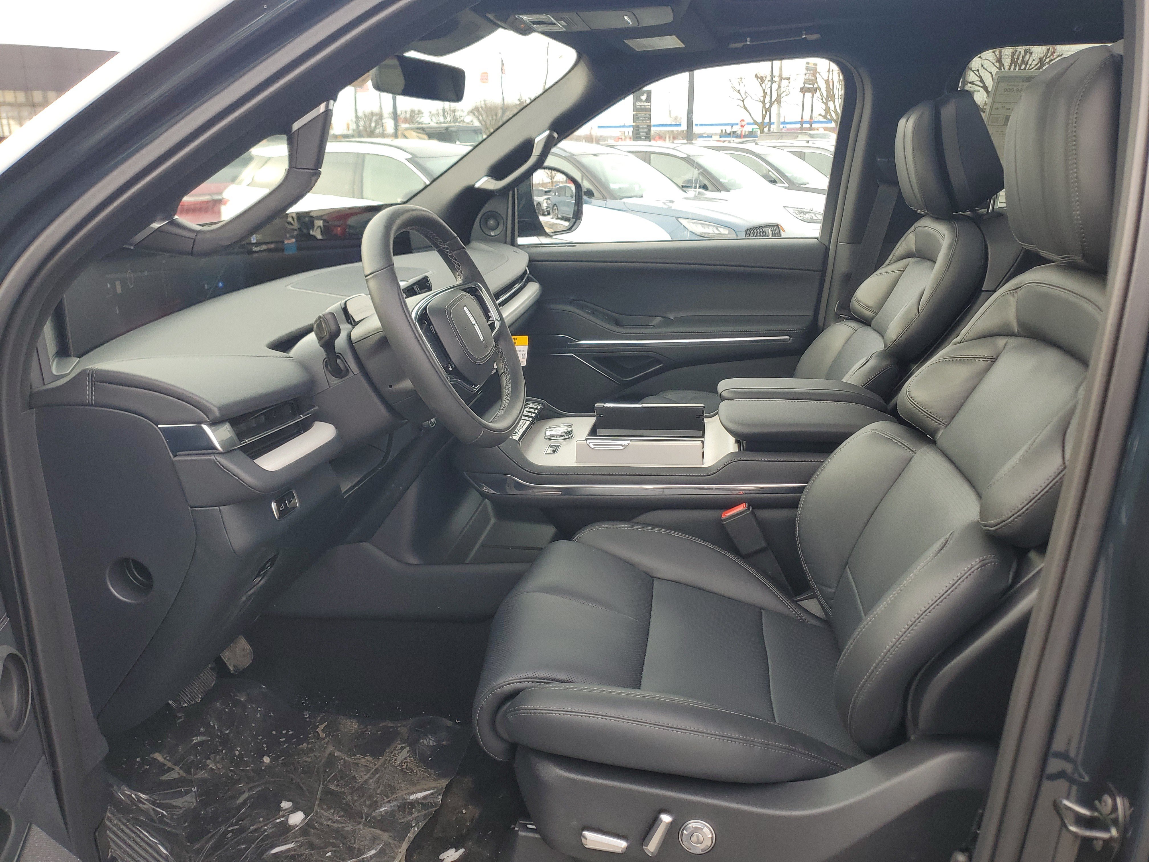 New 2026 Lincoln Navigator Reserve w/ Jet Appearance Package AWD/4WD image 12