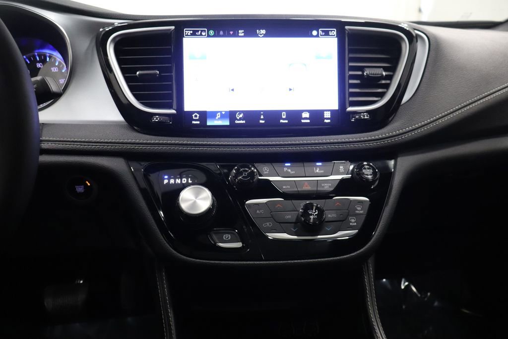 Used 2025 Chrysler Pacifica Limited image 21