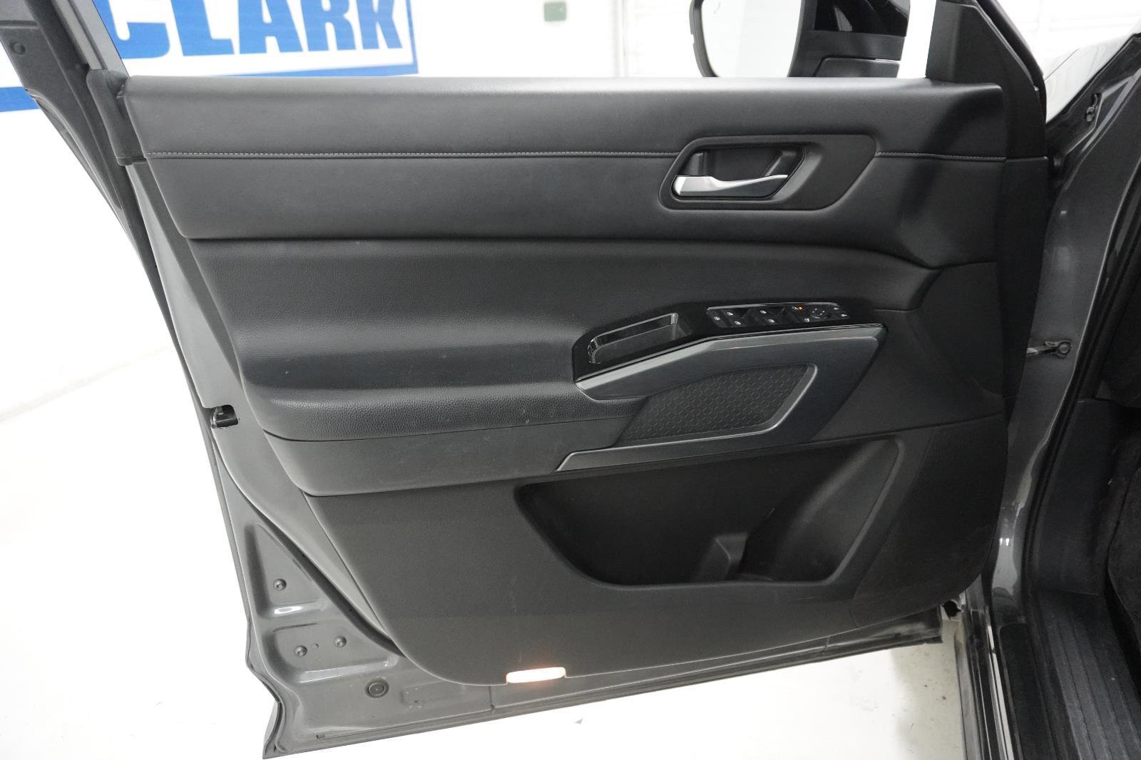 Used 2022 Nissan Pathfinder SL image 10