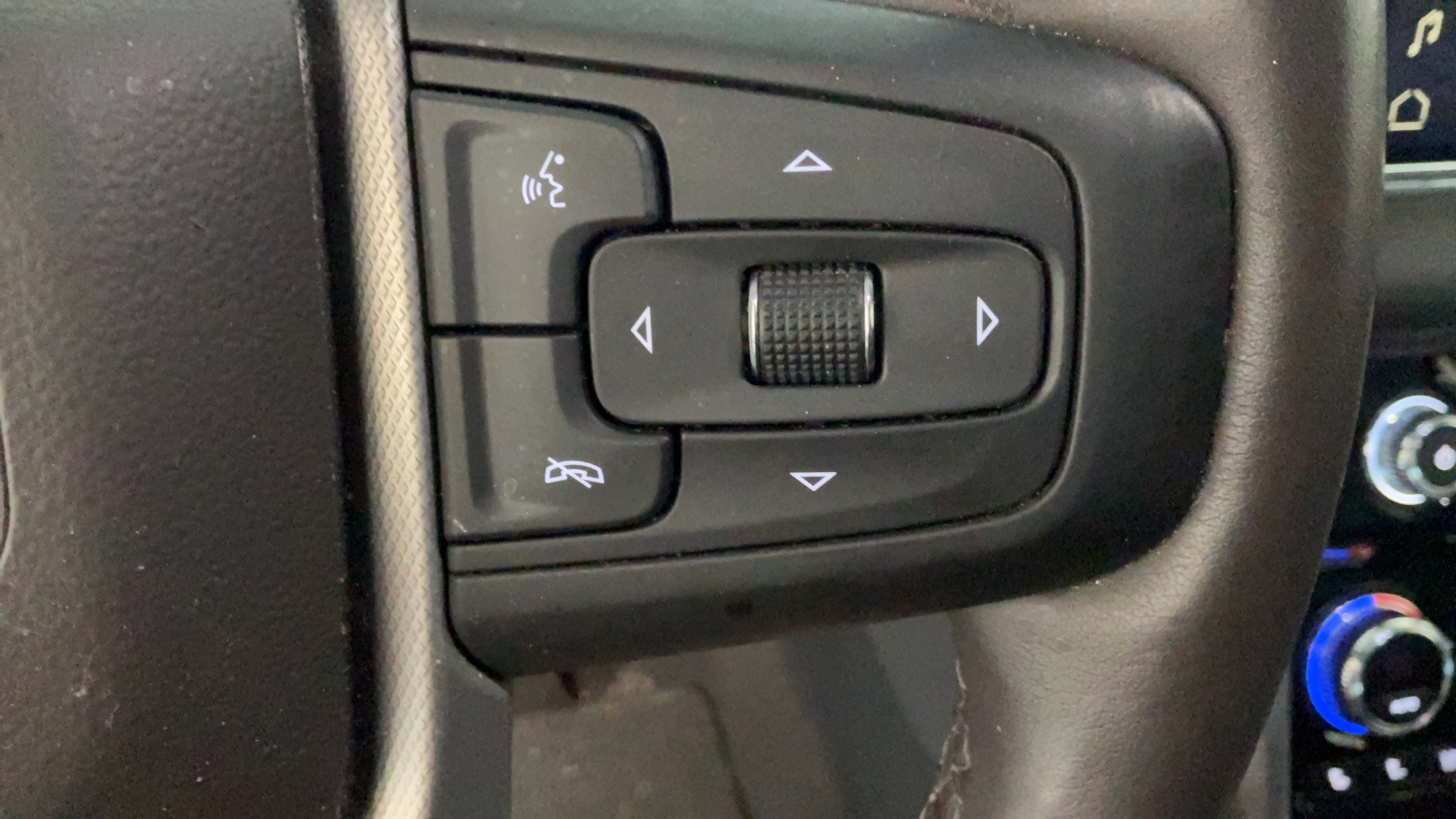 Used 2024 GMC Yukon Denali w/ Advanced Technology Package AWD/4WD image 18
