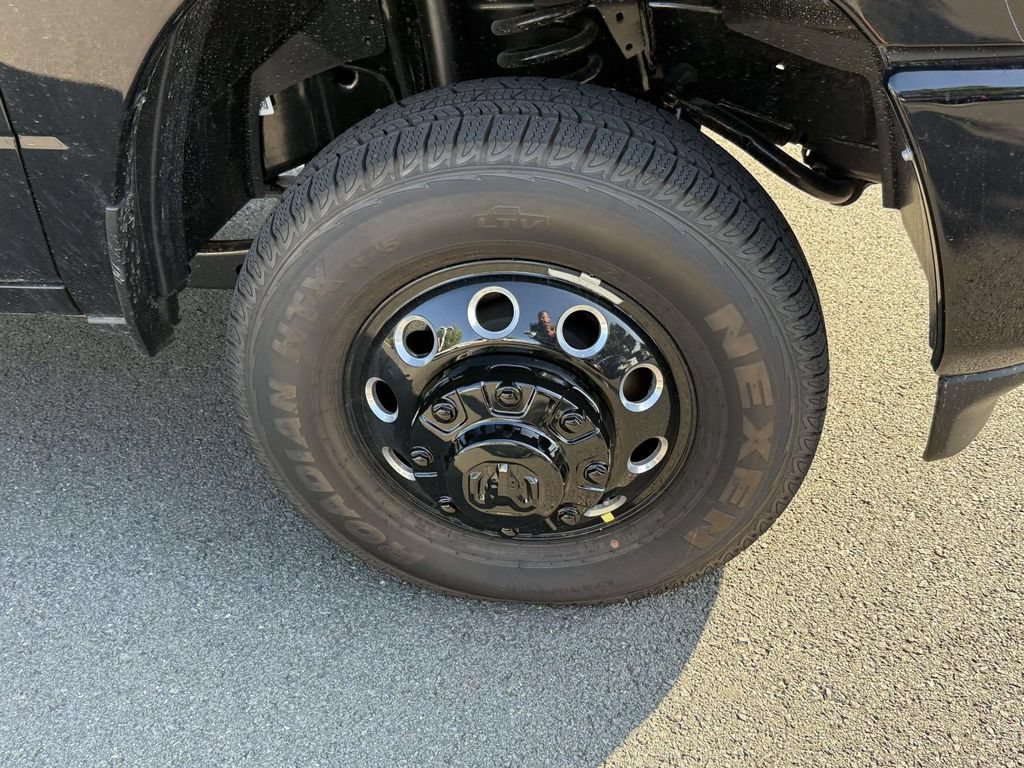 New 2026 RAM 3500 Big Horn AWD/4WD image 11